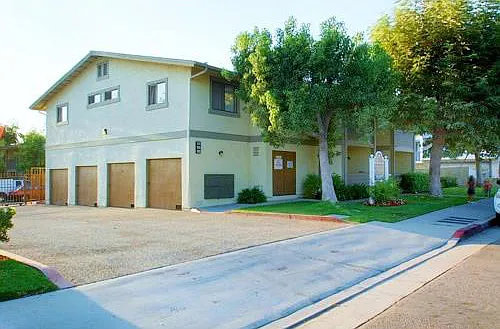 Lido Apartments - 240-244 S Esplanade — Photo 3