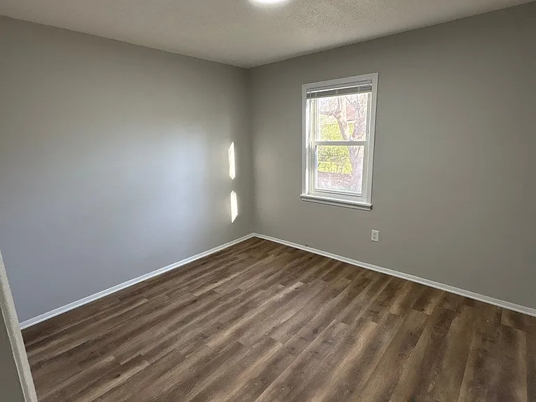 668 Coach St — Photo 11