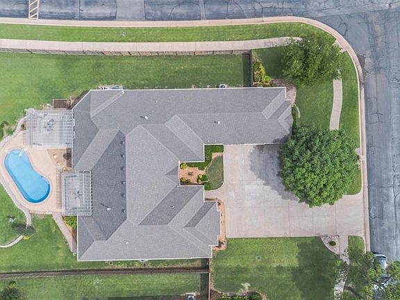 5th image of 16805 Thorton Ln