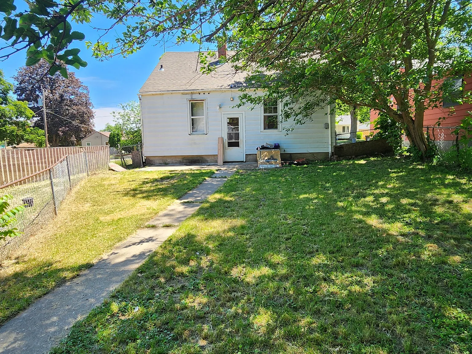 714 Albert Avenue (Paragon) - 1 — Photo 3