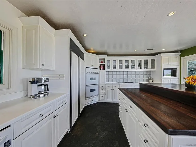 5030 Alzeda Dr #1 — Photo 11