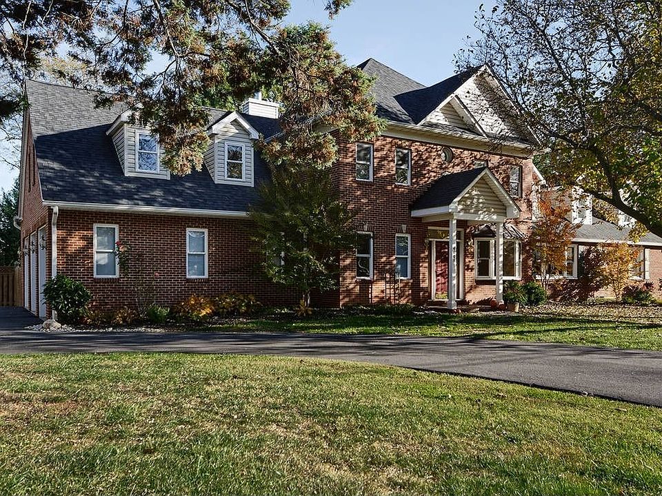 1st image of 4605 Willow Run Dr