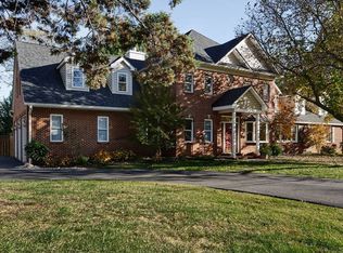 4605 Willow Run Dr, Annandale, VA 22003