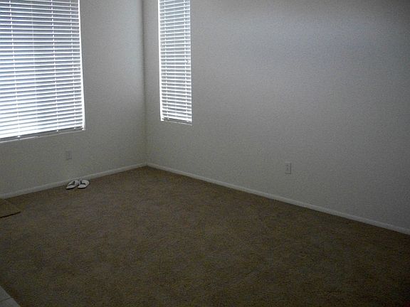 5th image of 310 Penhow Cir
