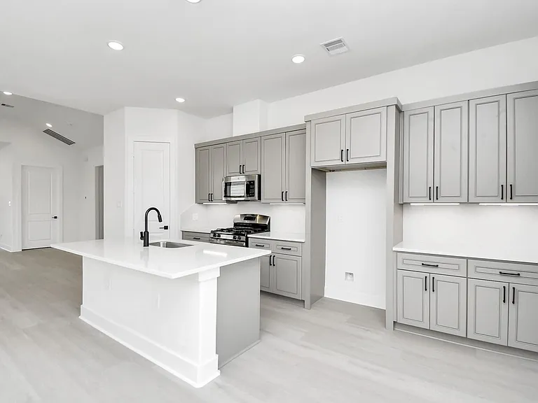 4352 Avron Dr — Photo 10