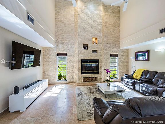 4th image of 650 Alcazar Ave #0