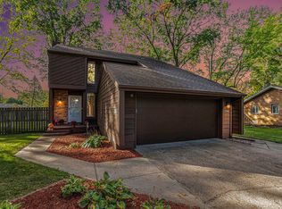 1754 S Cambridge Pl, Saint Joseph, MI 49085