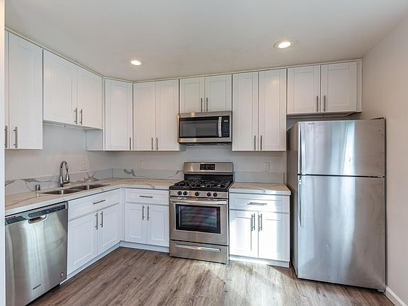 2nd image of 822 D Ave #822
