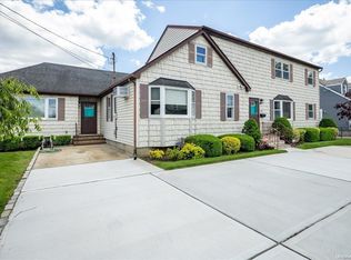 1050 Braxton St, Uniondale, NY 11553