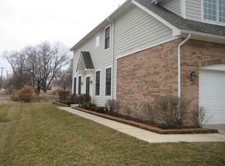 302 Cimarron Rd E, Lombard, IL 60148