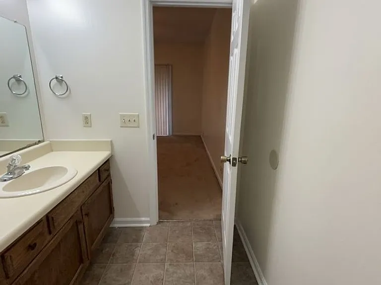 Creekwood Apartments — Photo 22