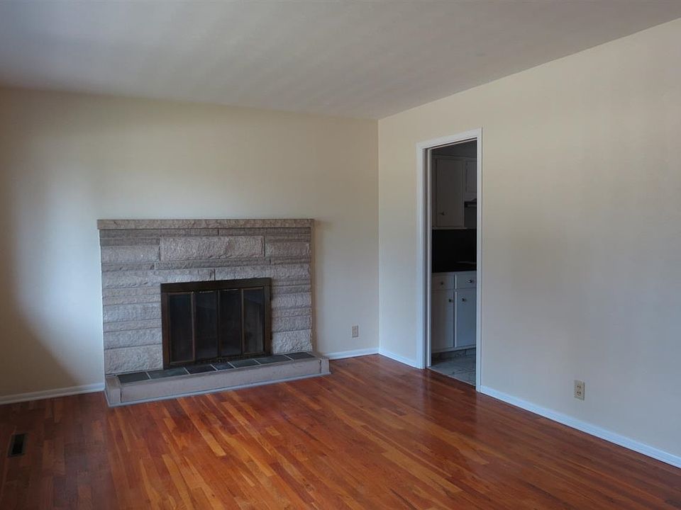 1st image of 3918 Brentwood Dr