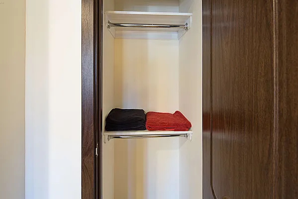 Rented by 18 REALTY | media 15