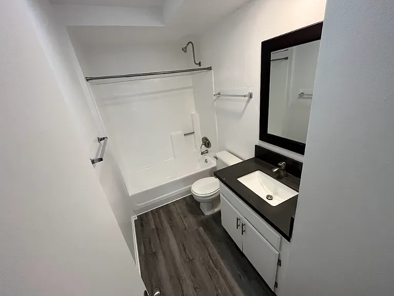 747 Gayley Ave — Photo 54