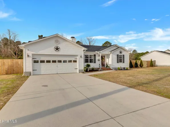 102 Lois Court, Richlands, NC 28574