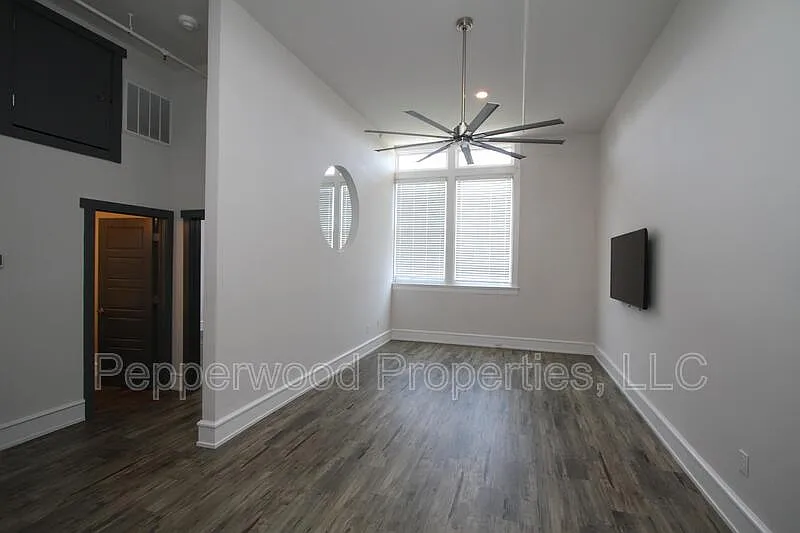 1 bed, 1.0 bath, 765 sqft, $1,225 — Photo 1