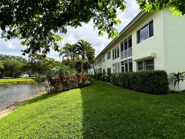 1101 Bahama Bnd #A1 — Photo 24