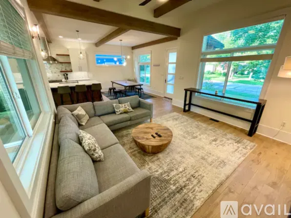 1831 Illinois St, Lawrence, KS 66044