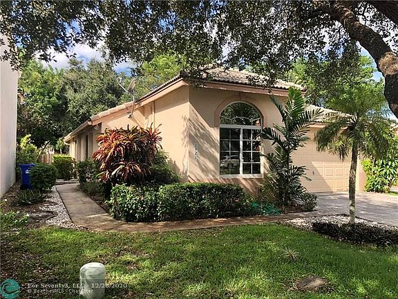 2nd image of 1421 Banyan Cir