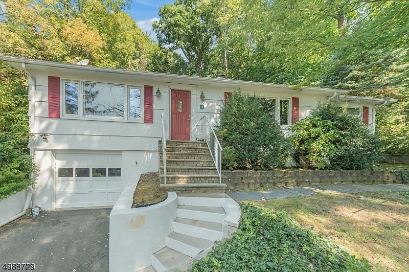 1st image of 9 Oak Glen Pl