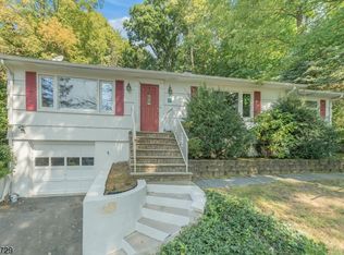 9 Oak Glen Pl, Whippany, NJ 07981