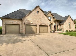 3430 NE Rock Creek Dr, Kansas City, MO 64116