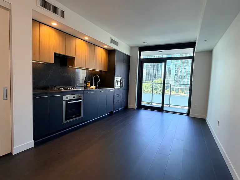 6608 Sussex Ave — Photo 10