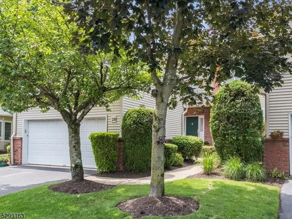 28 Leonard Ter, Roseland Boro, NJ 07068