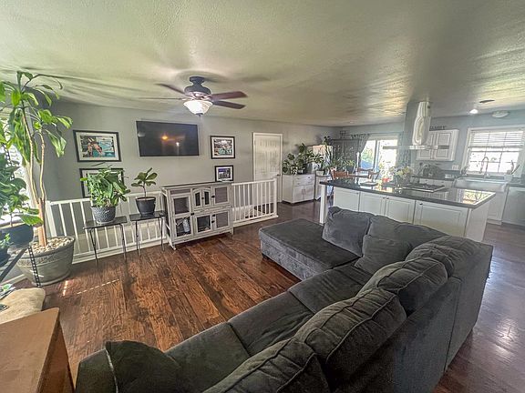 3rd image of 600 B Ave