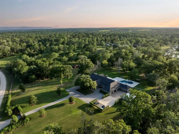 7521 Schoenau Rd, Brenham, TX 77833