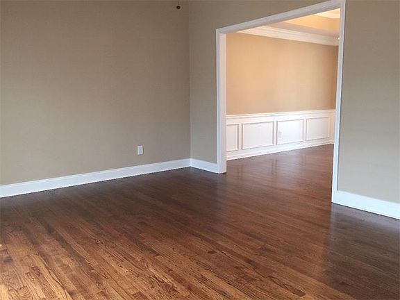 3rd image of 1037 Fountain Lakes Ct