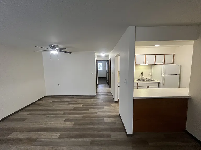 312 W Broadway St — Photo 27