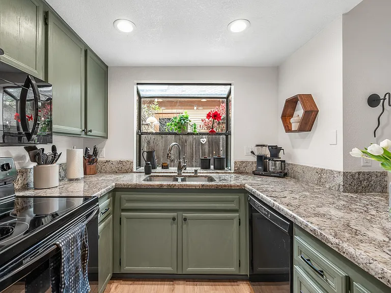 3821 Albatross St — Photo 18