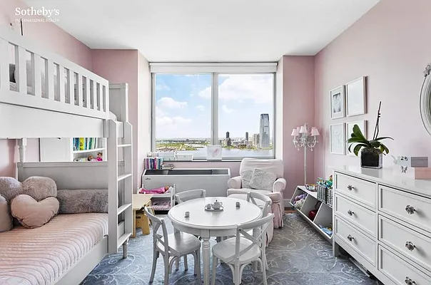 Rented by Sotheby's International Realty | media 23