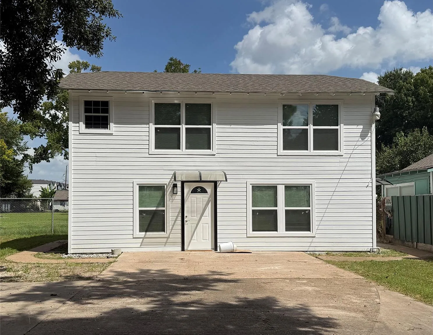 2 bed, 1.5 bath, 936 sqft, $1,700 — Photo 1