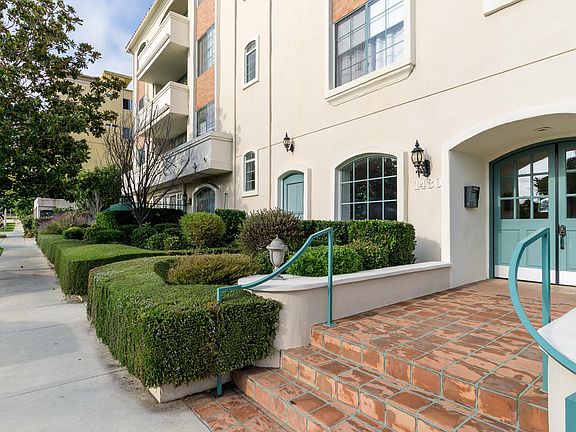5th image of 1430 Colby Ave Unit 305