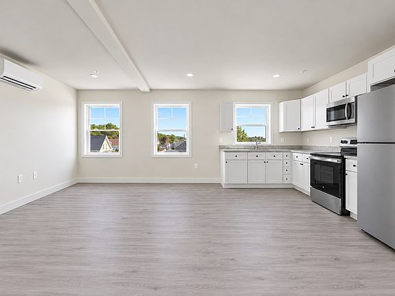 3rd image of 131 Perry St #402
