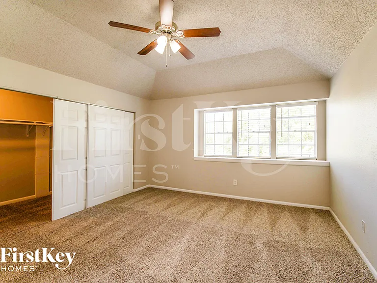 1219 Catskill Dr — Photo 9