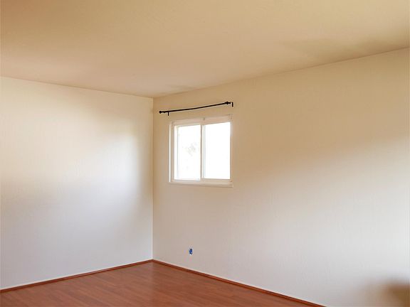 3rd image of 47447 Hoyt St