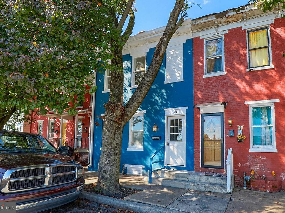 1st image of 121 Stevens Ave