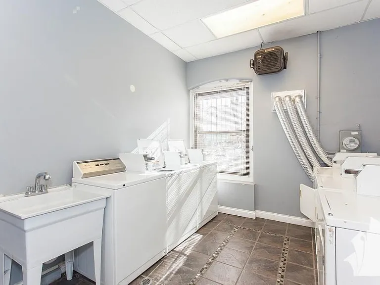 635 W Barry #311 — Photo 11