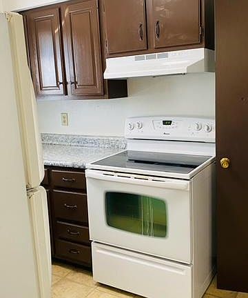 3rd image of 305 W 65th St