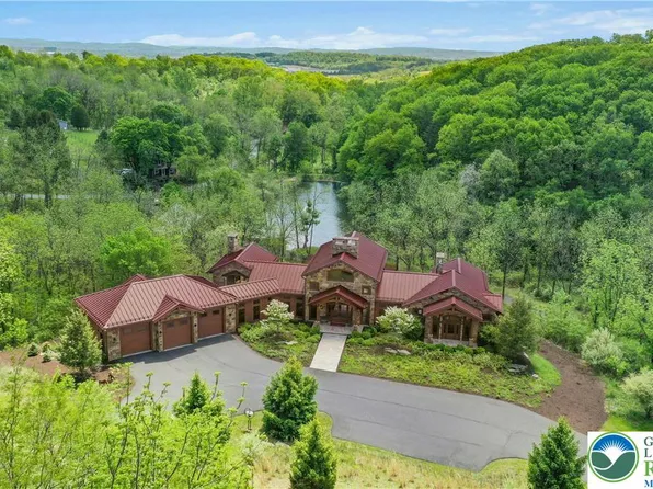 2042 Folk Rd, Fogelsville, PA 18051
