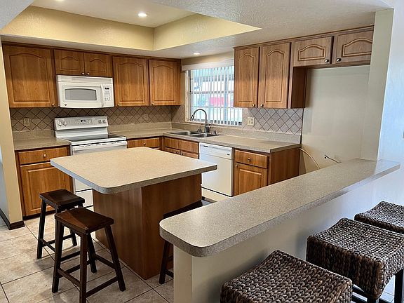 5th image of 2402 Woodway Dr