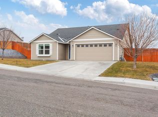 3705 Artesia Dr, Pasco, WA 99301