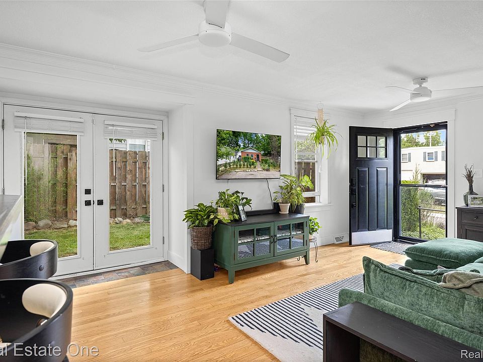 225 1st St, photo 11