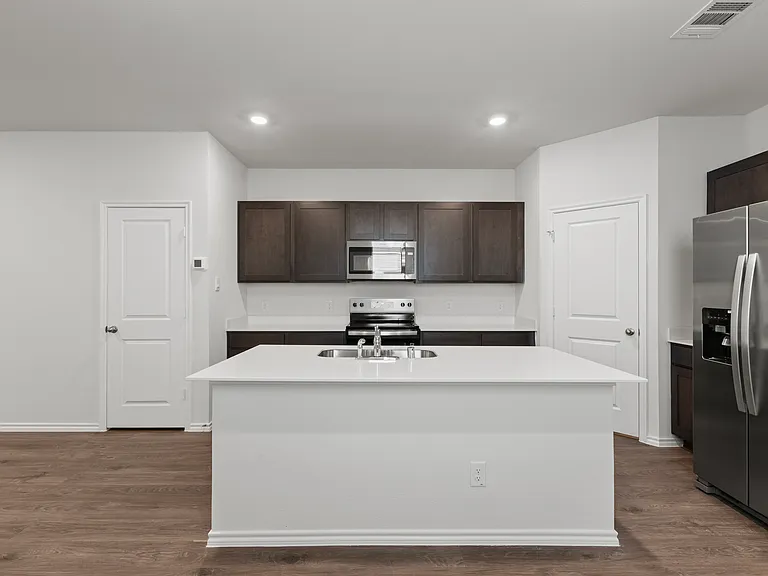 7016 Vining Dr — Photo 3