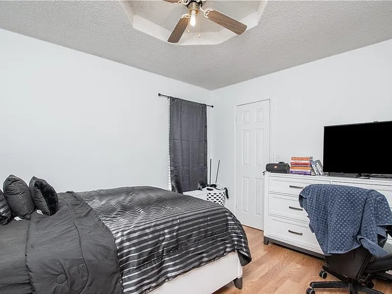 1410 Windsor Cir — Photo 11