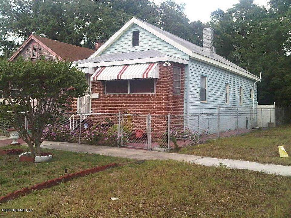 1st image of 813 Van Buren St