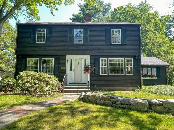 11 Oak St, South Hamilton, MA 01982